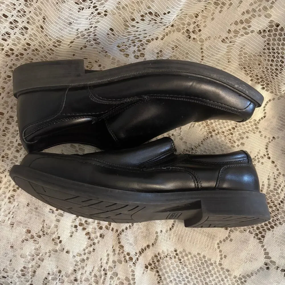 Dockers Men's US 9.5 Black Leather Slip On Loafers.
